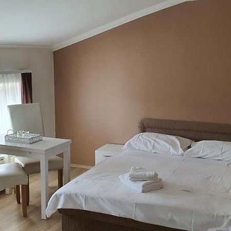 Gostilna S Prenocisci Pri Janezu Hotell Zgornja Loznica Exteriör bild