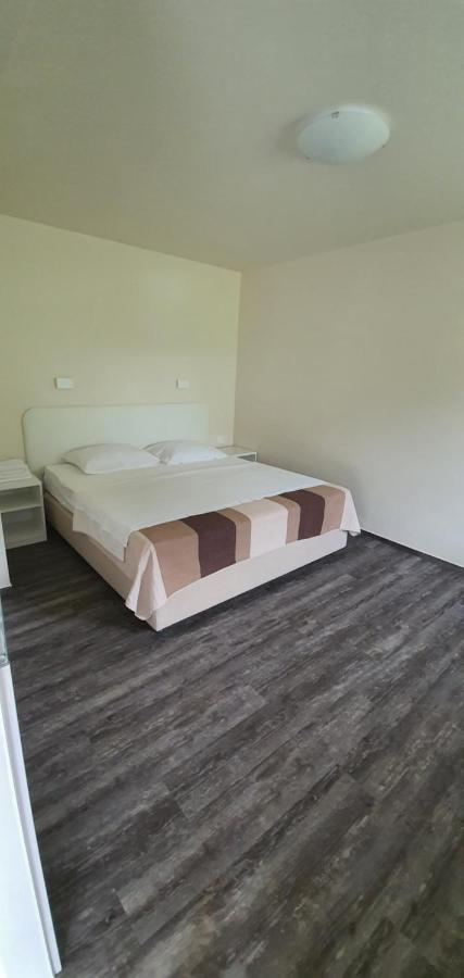Gostilna S Prenocisci Pri Janezu Hotell Zgornja Loznica Exteriör bild