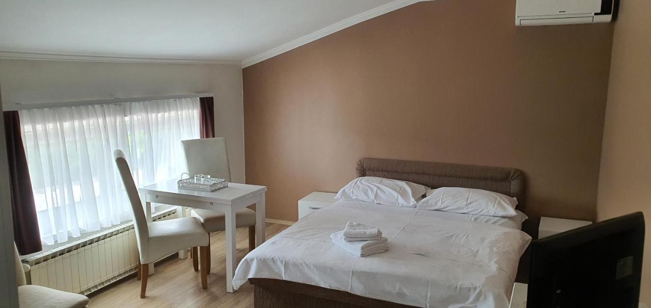 Gostilna S Prenocisci Pri Janezu Hotell Zgornja Loznica Exteriör bild